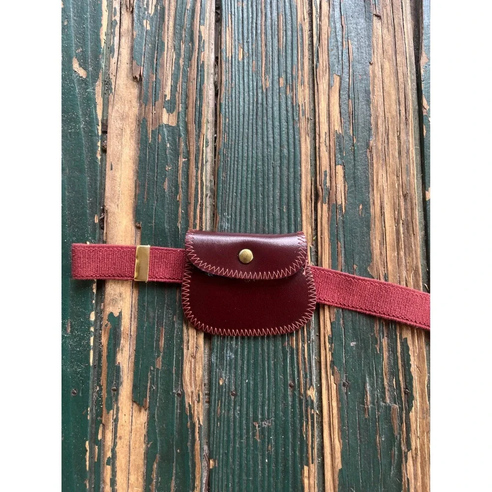 Vintage Burgundy Elastic Belt with Mini Pouch Gold R Logo Buckle Retro Red